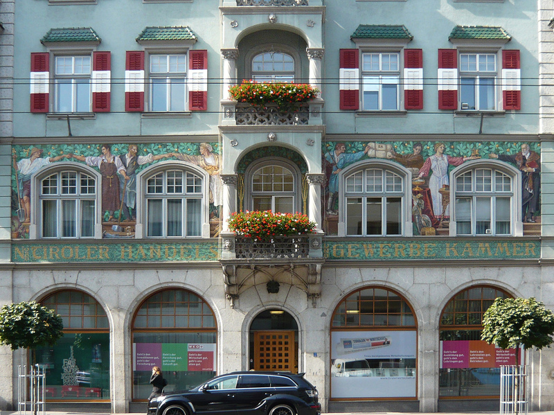Allegorie von Handel und Gewerbe – Fassadenmosaik der Wirtschaftskammer in  Innsbruck (1906)