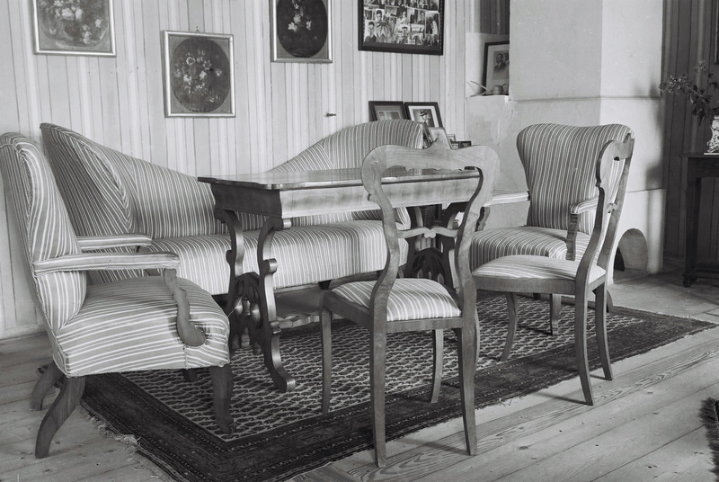 Salongarnitur – elegante Möbel aus dem Tiroler Biedermeier (um 1850)