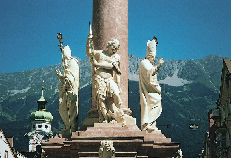 Plastik des hl. Georg von Christoforo Benedetti auf der Annasäule in Innsbruck, 1706