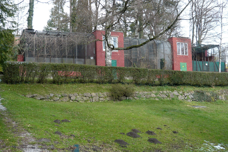 Vogelvolieren im Park der Villa Blanka in Innsbruck (1937)