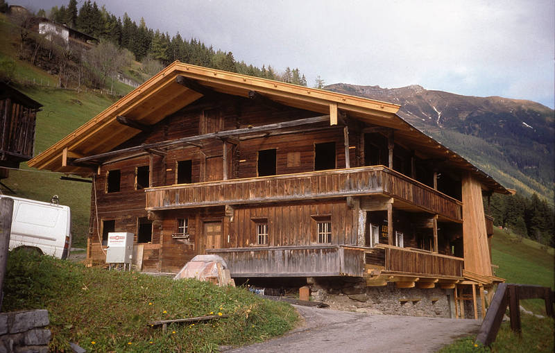 Der Hanserhof während der denkmalpflegerischen Restaurierung, 1996
