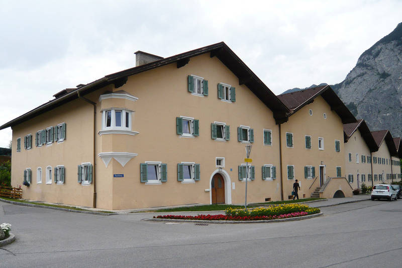 Häuserzeile der Südtirolersiedlung Kematen