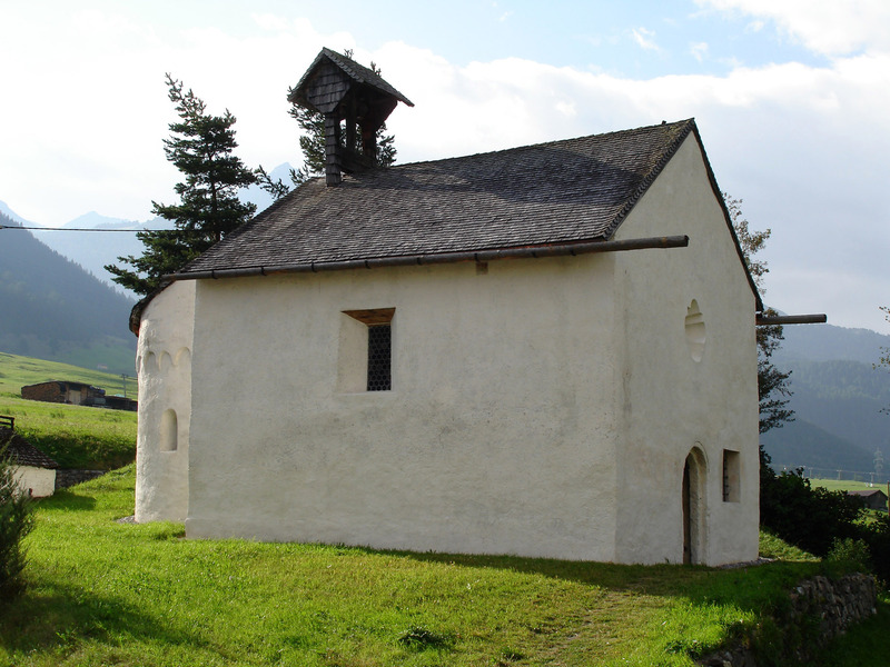 Fresken in der Leonhardskapelle in Nauders – traditio legis oder Christus in der Mandorla? (um 1210)