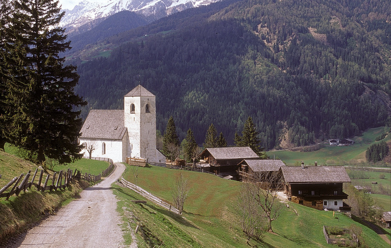 Fresken in der Nikolauskirche in Matrei in Osttirol – irdisches Paradies und Himmlisches Jerusalem  (ab 1200)