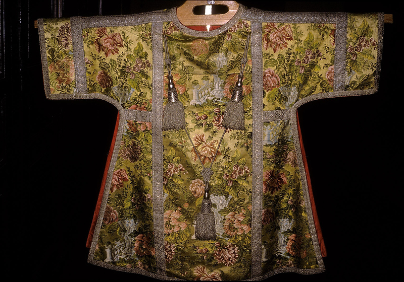Festornat – ein Hochzeitskleid als Messgewand (um 1750)