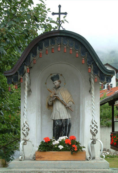 Nischenbildstock an der Schlicker  brücke in Fulpmes, hl. Nepomuk, aus dem 18. Jahrhundert